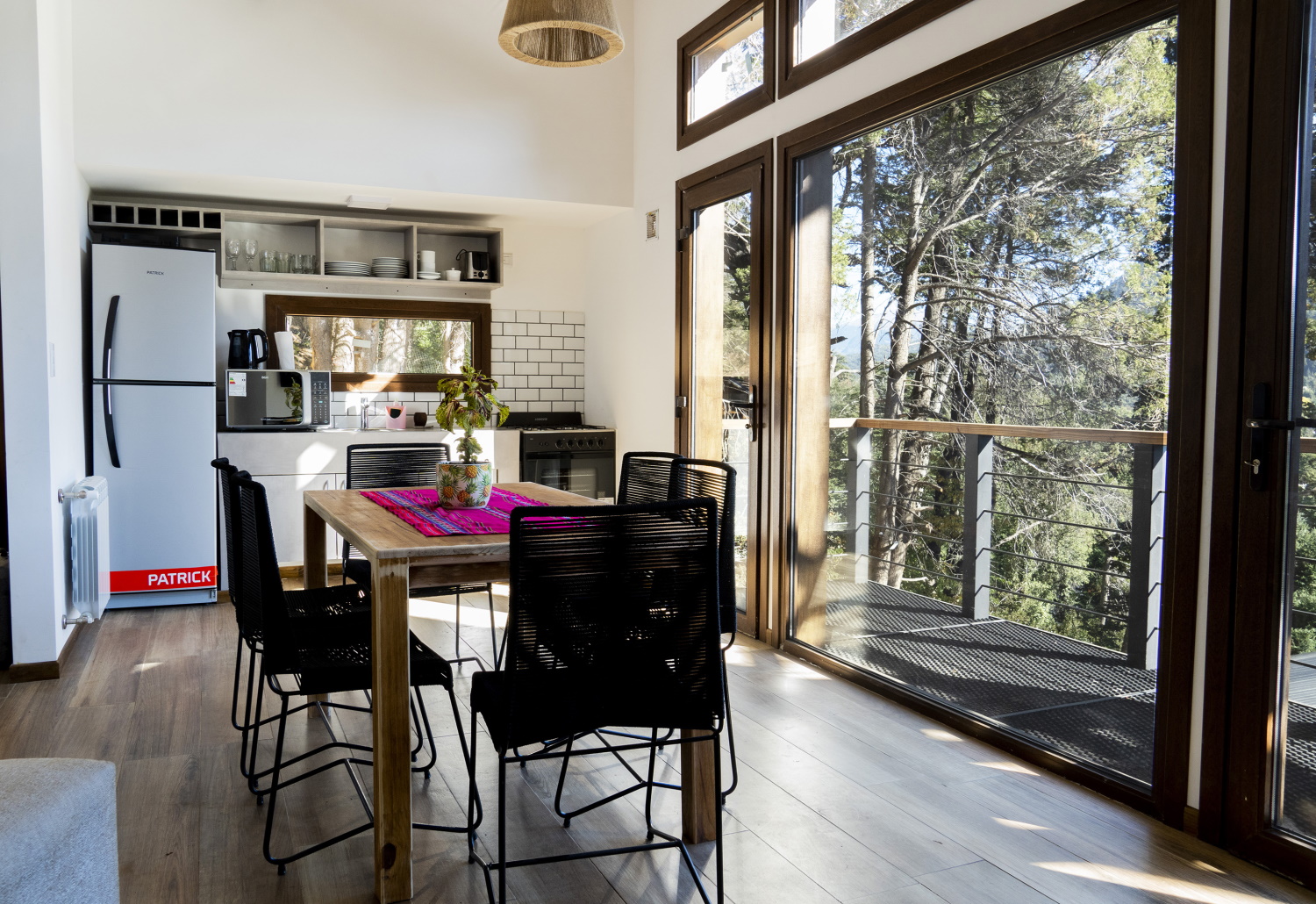 living cocina balcon